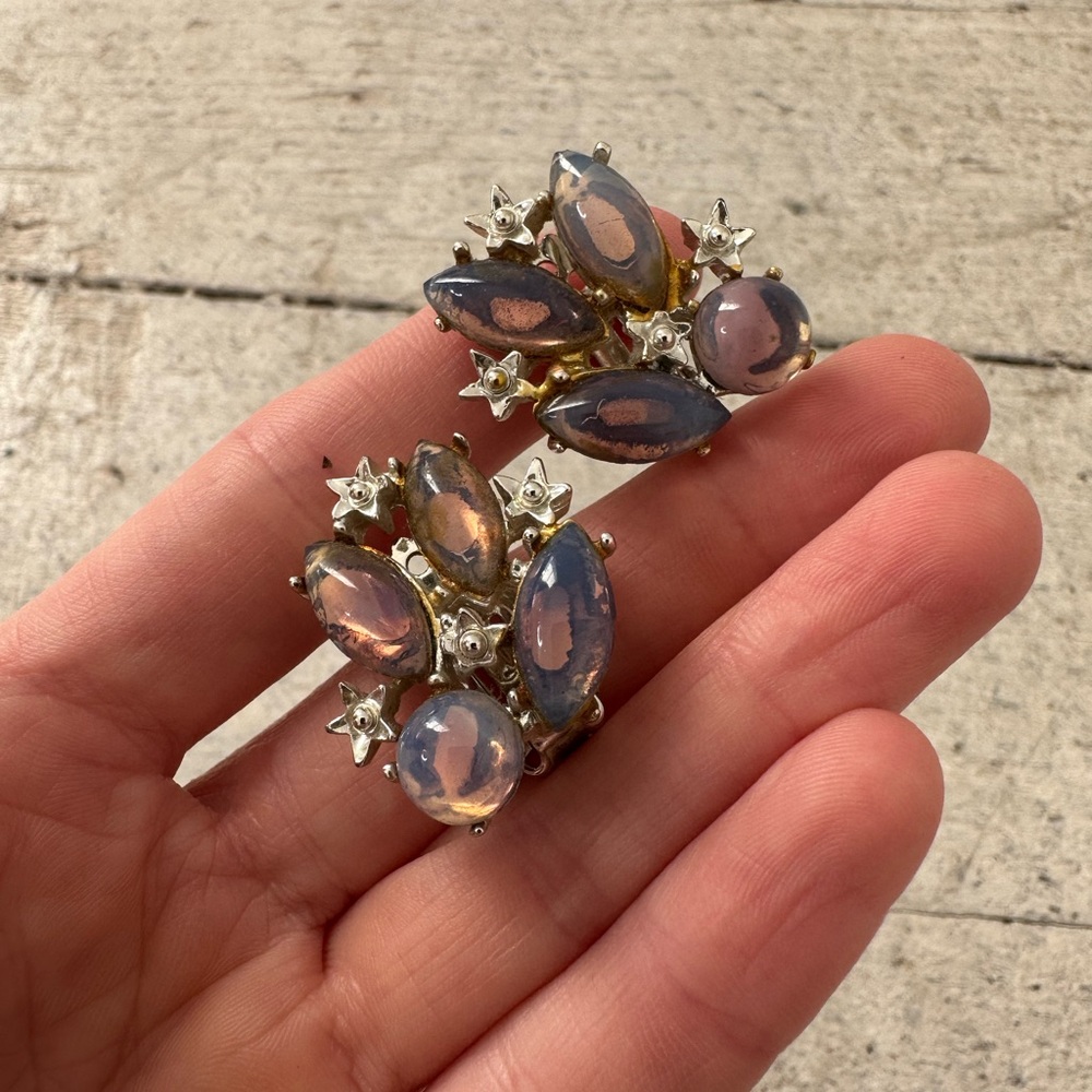 Vintage Moonglow Glass Star Accents 60s Clip On Earrings - Picture 3 of 6